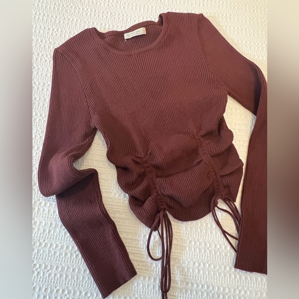 Active USA Rich Brown Ruched ribbed long sleeve top.